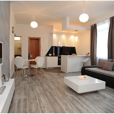 Guest House D&G -I Apartment & Room Zara Esterno foto
