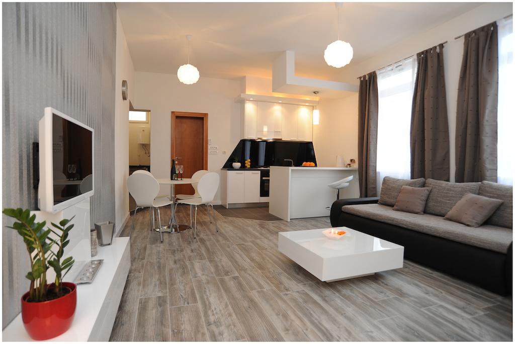 Guest House D&G -I Apartment & Room Zara Esterno foto