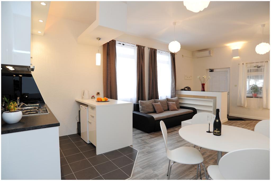 Guest House D&G -I Apartment & Room Zara Esterno foto
